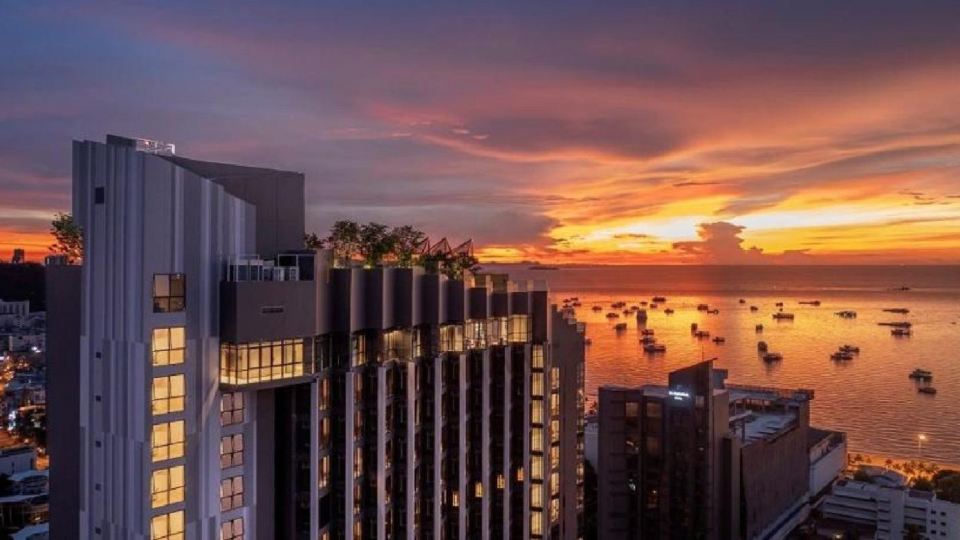 The BASE Central Pattaya by Tai Youzai