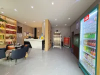 Yiju Fashion Hotel (Minquan Railway Station Shop)