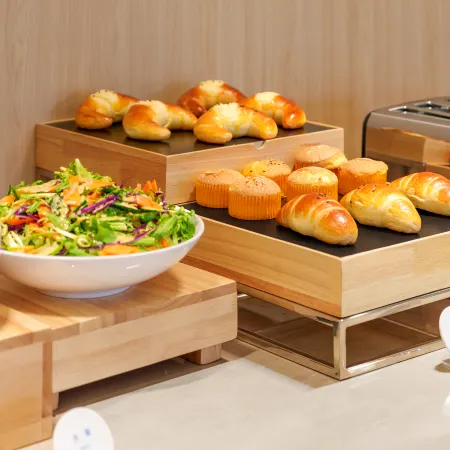 Home Inn (Urumqi Xinbei Yuanchun Anjia Building Store)