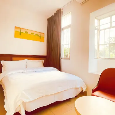 Nanning Taolin Hotel (Jinhu Square Subway Station) Hotels near City Top