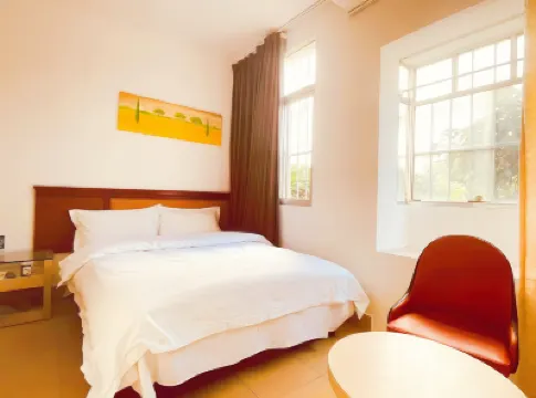 Nanning Taolin Hotel (Jinhu Square Subway Station) Hotels near City Top