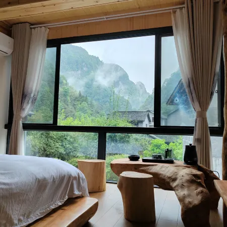 Xiaojia Homestay (Aizhai Wonder Tourist Area)