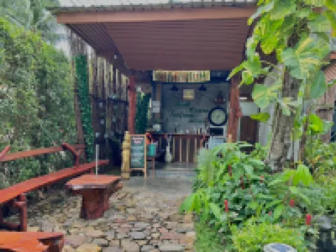 มุกมนต์ตรารีสอร์ตซีฟร้อนท์ โรงแรมในอำเภอ กันตัง