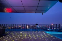 โรงแรมซีถัง มิเทียร์ - สระว่ายน้ำบนดาดฟ้า