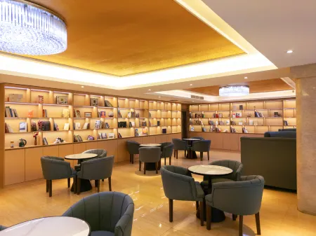 Manzhou International Hotel (Peng'an Branch) Отели рядом с достопримечательностью «Peng'an Jialing First Hometown Scenic Area Scenic Area Management Bureau»