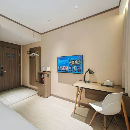 HanTing Hotel (Xuchang Cao Wei Ancient City Fat Donglai Popular Clothing Store)
