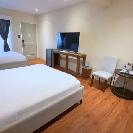 Whiterock Beach Hotel and Waterpark Отели в г. Субик