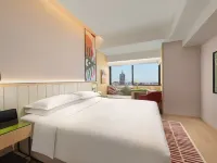 Atwell Suites Shanghai Wuning by IHG 普陀区周辺のホテル