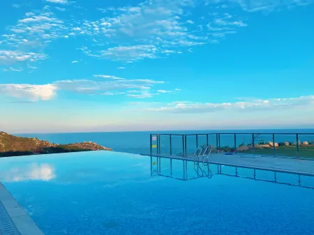 TURTLE BAY REZEN SEASONS HOTEL Отели рядом с достопримечательностью «Turtle National Reserve Areas»