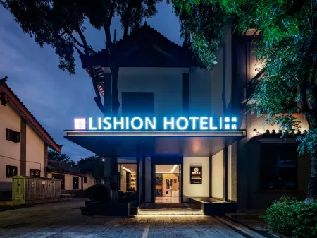 Lishang Hotel Отели рядом с достопримечательностью «Ancient Town of Yi People»