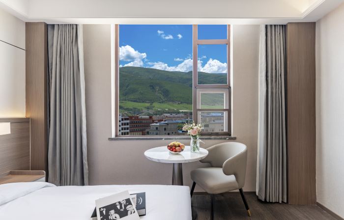 Morning Hotel (Abazhou Ngawa)