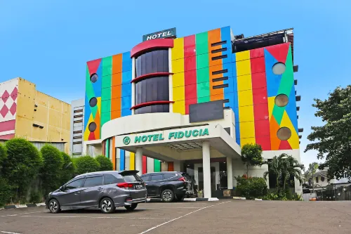Super OYO Townhouse Oak Hotel Fiducia Serpong - 3 звезды