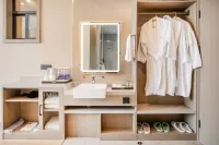 Qihang Hotel (Shiquan Ancient Street) - parking