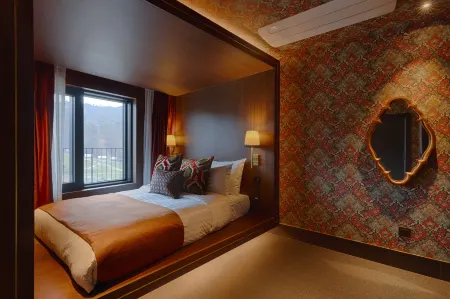 Sono Calm Vivaldi Park Отели рядом с достопримечательностью «Palbongsan Tourist Site»