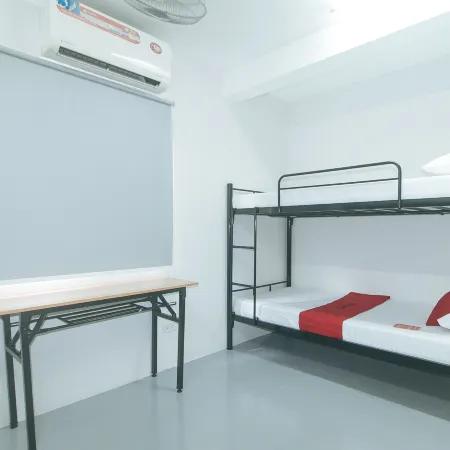 RedDoorz @ Qhouzz near PUP