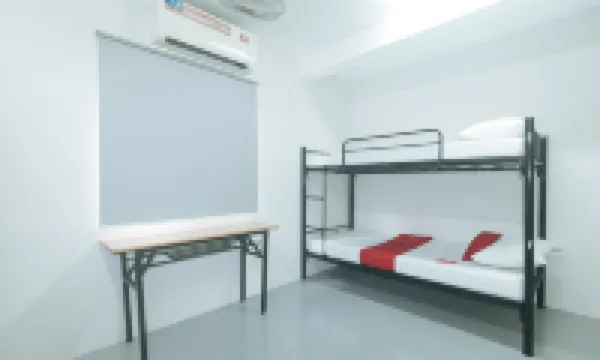 RedDoorz @ Qhouzz near PUP