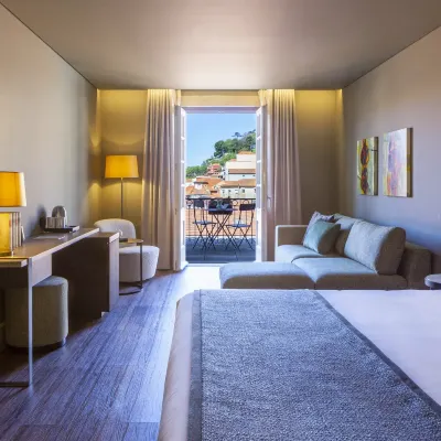 Timbre Virtudes Hotels near Miragaia