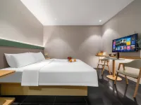 HaveANiceDayHuanman Audio-Visual City • ViewQingju Hotel (Wuyan Pedestrian Street, Shiyan) Hotel a Shiyan