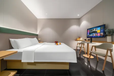HaveANiceDayHuanman Audio-Visual City • ViewQingju Hotel (Wuyan Pedestrian Street, Shiyan) Отели рядом с достопримечательностью «Hubei University of Medicine»