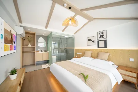 Shine. Shanyu | Lì Lì Wàn Xiāng Cafe · Bar ° Shì Wéi Chá Kā Design Xiaozhù