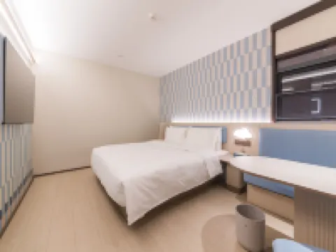 HanTing Hotel (Zhengzhou East Railway Station East Square Station Front Square) Hotels near Zhengzhoudong Railway Station