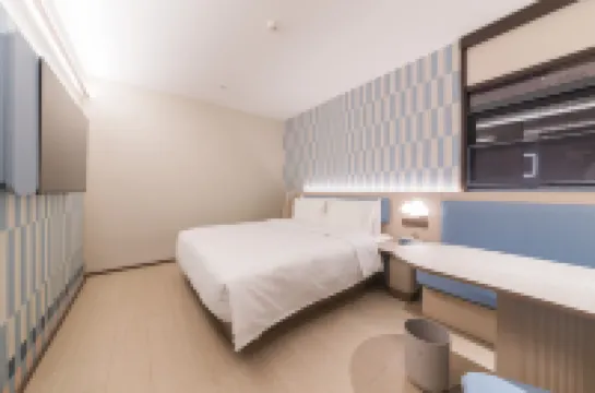 HanTing Hotel (Zhengzhou East Railway Station East Square Station Front Square) Hotels near Zhengzhoudong Railway Station