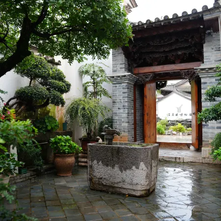 Yuelu · Old House