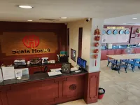 Scala Hostel Các khách sạn gần Trường Debsirin