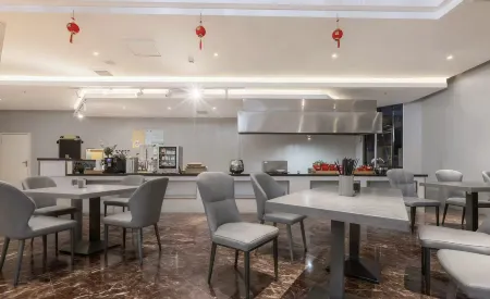 Xifeng Hotel Отели в г. Сифэн
