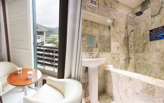 베니키아 청도 용암온천