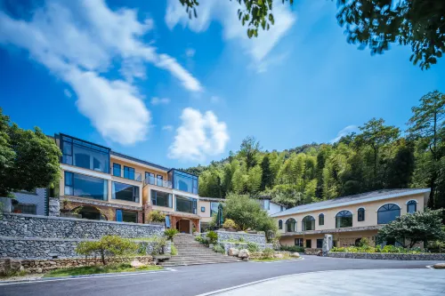 燕棲湖灣Holiday Villa山水庭院丨設計師輕奢美宿（九華山店）