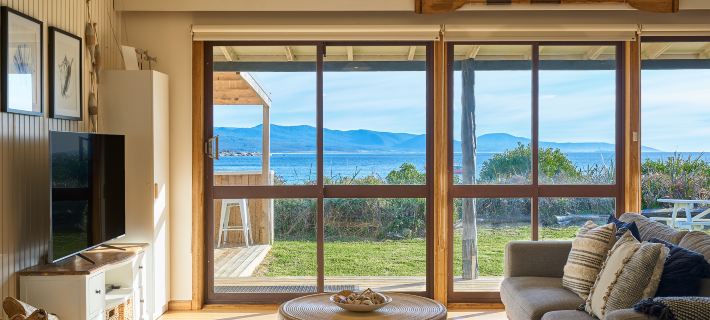 Waubs Beach Cottage Hotels in Bicheno