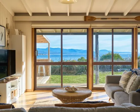 Waubs Beach Cottage Hotels in Bicheno