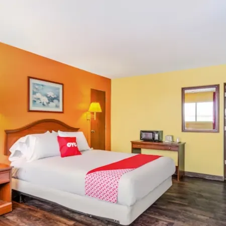 OYO Hotel Downtown Peoria I-74