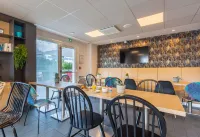 B&B Hotel Chartres Oceane - 早餐