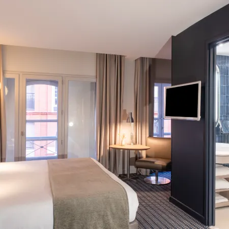 Le Grand Balcon Hotel Отели рядом с достопримечательностью «Новый мост»