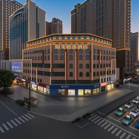 Sunny·Sunshine Selected Hotel (Xinyang Railway Station Tianrun Plaza Branch)