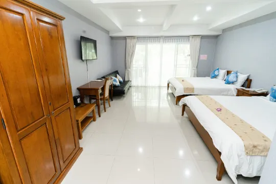 Deluxe King 2 Bed Gardenview