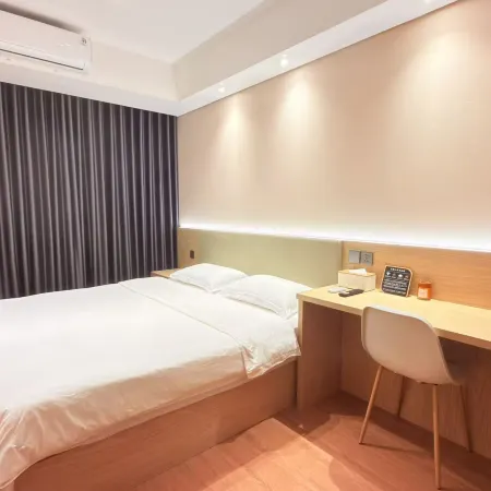 Jakarta . Shengshi. Gold Coast PIK Seaview Apartment