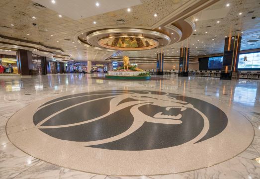 MGM 그랜드 객실 내부 및 수영장 전경