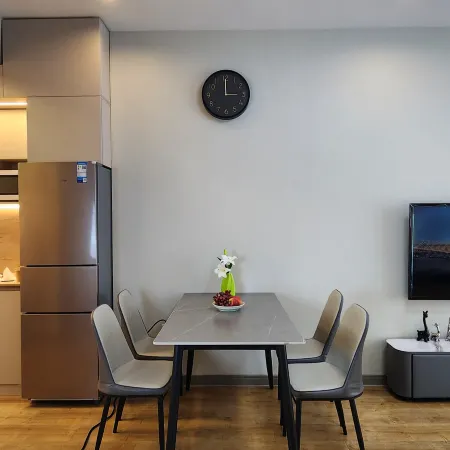 Spacious Central 2BR | 10 Guests | Near essentials