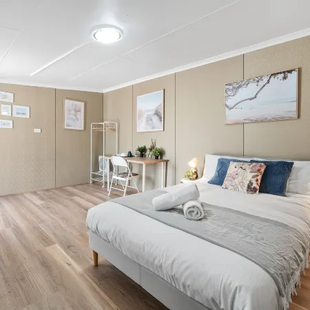 Cozy Rooms – Quiet Street, Close to Shops & Transit