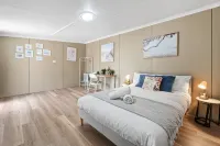 Cozy Rooms – Quiet Street, Close to Shops & Transit