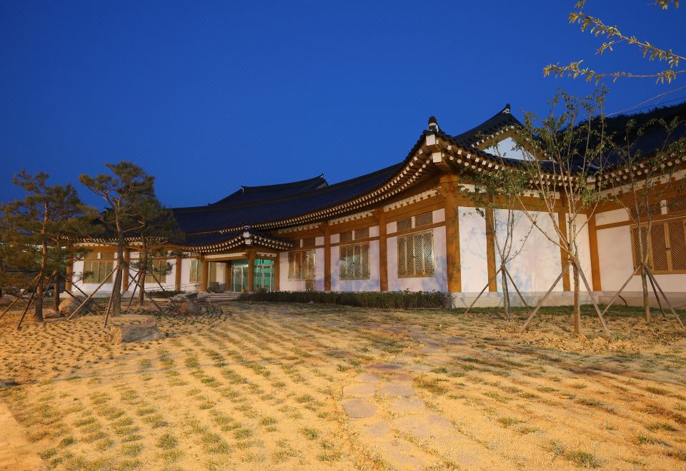 청송 한옥호텔 안(安)