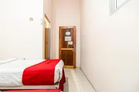 RedDoorz @ Fella Homestay Glugur Medan  호텔