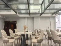 萬林雲居酒店（貴陽噴水池地鐵站民生路小吃街店） - 2星級