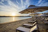 The Ritz-Carlton Abu Dhabi, Grand Canal - 5 stjerner