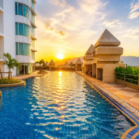 SUNRISE by Duangtawan Hotel Chiang Mai Отели рядом с достопримечательностью «Чанг Клан»