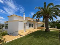 BnB Homes Villa Verde - swimming pool, marina view, BBQ and games room, garden