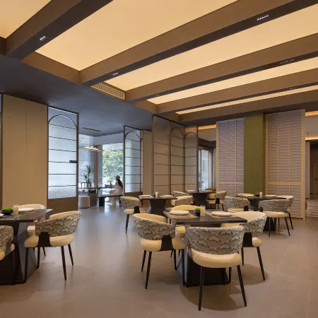 Guiyang Qianyu Design Hotel (Longdongbao International Airport Jianlongdong Subway Station)